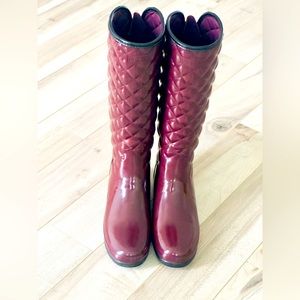 ORIGINAL REFINED HIGH GLOSS QUILTED RAIN BOOT IN OXBLOOD RUBBER - Size 10